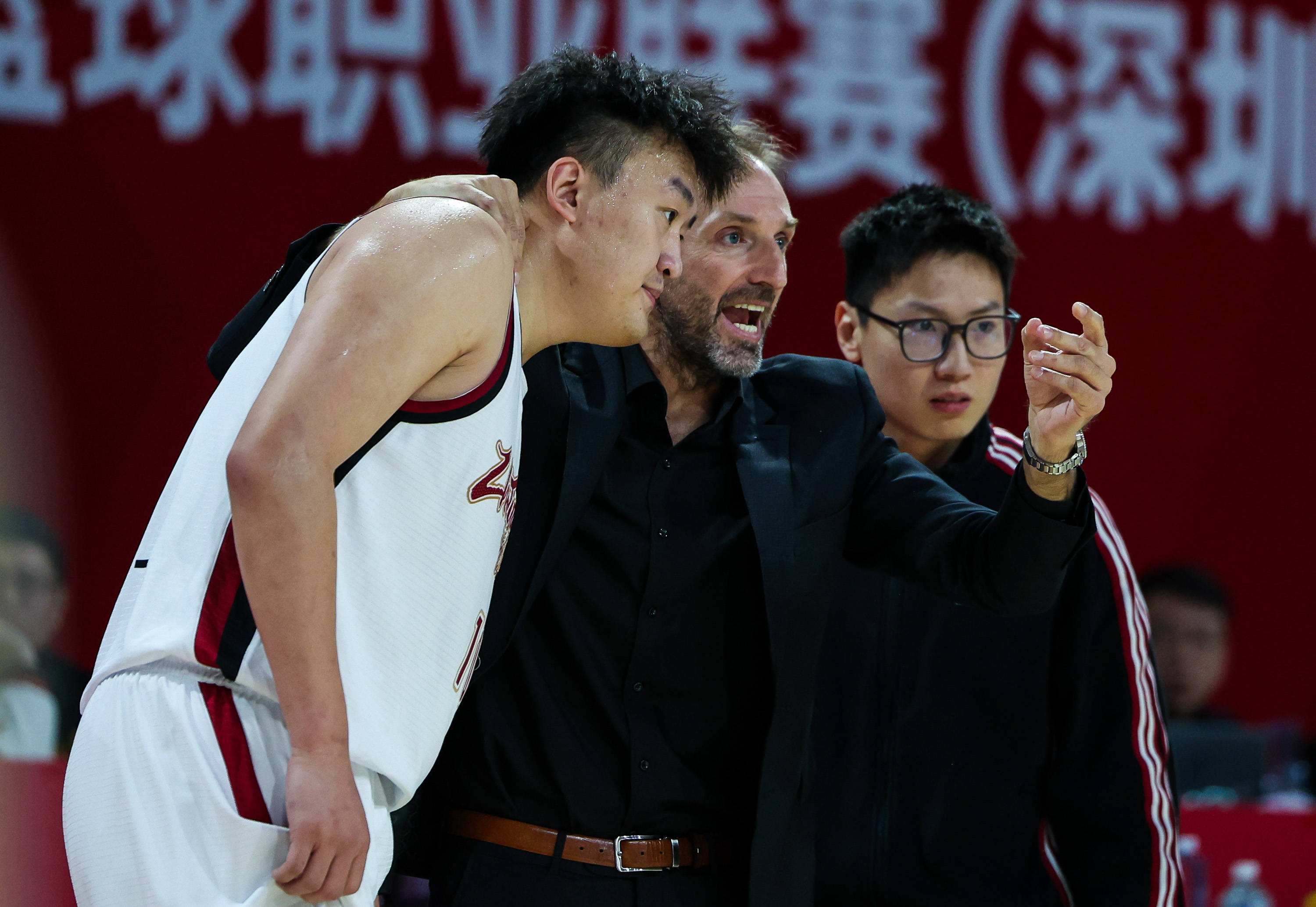 九游体育-关于从今晚上海久事调整名单以备全明星赛到转会期浙江稠州备战西甲，深圳男篮豪取连胜备战国王杯的信息